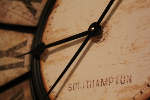old-fashioned-clock-1424440-m